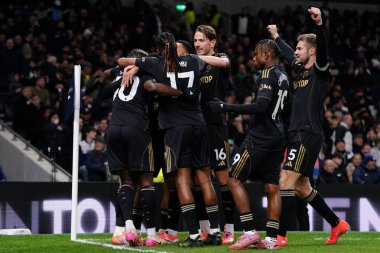 Fulham oyuncuları Premier Lig maçında Tottenham Hotspur Fulham 'a karşı Tottenham Hotspur Stadyumu, Londra, 29 Kasım 2025' te oynanan maçta 0-2 öne geçtiler. 