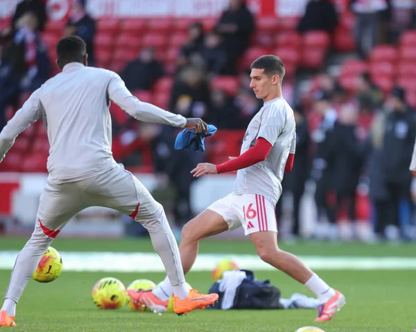 Nottingham Ormanı 'ndan Nicolas Dominguez Premier League maçı sırasında Nottingham Forest, Brighton ve Hove Albion' a karşı 30 Kasım 2025 'te Nottingham, İngiltere' de oynanan maç öncesi ısınma maçında 