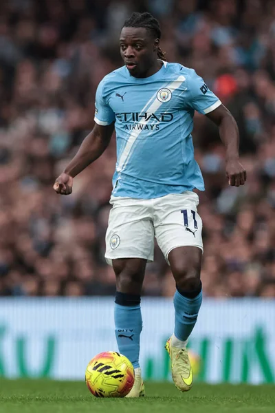 Manchester City 'den Jeremy Doku, Manchester City ile Leeds United' ın 29 Kasım 2025 'te Etihad Stadyumu' nda oynanan Premier League maçında topu aldı. 