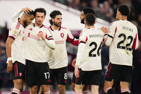 Liverpool oyuncuları, 30 Kasım 2025 'te Londra Stadyumu' nda oynanan Premier League maçında West Ham United Liverpool maçında ikinci golü kutladı. 