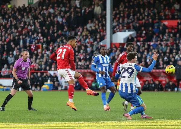 Nottingham Ormanı 'ndan Omari Hutchinson 30 Kasım 2025' te Nottingham Forest, Brighton ve Hove Albion 'a karşı oynanan Premier Lig maçında kaleye ateş etti. 