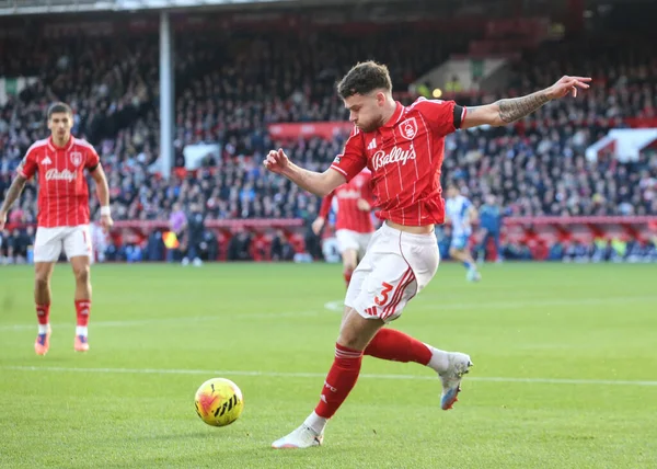 Nottingham Ormanı 'ndan Neco Williams 30 Kasım 2025' te Nottingham Forest, Brighton ve Hove Albion 'a karşı oynadığı Premier League maçında topu sahaya çıkardı. 
