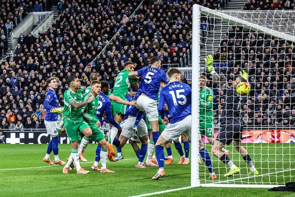 Newcastle United takımından Malick Thiaw, Premier League maçında Everton 'a karşı Newcastle United maçında 29 Kasım 2025' te Liverpool 'daki Hill Dickinson Stadyumu' nda 0-1 öne geçti. 