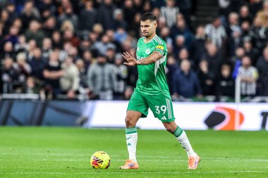 Newcastle Untie 'den Bruno Guimaraes, Premier League maçında takımına talimatlar veriyor. Everton, Newcastle United' a karşı Hill Dickinson Stadyumu, Liverpool, 29 Kasım 2025 