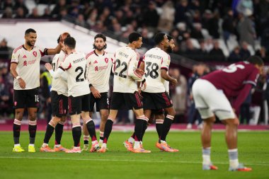 Liverpool oyuncuları 30 Kasım 2025 'te Londra Stadyumu' nda oynanan Premier League maçında Liverpool 'a karşı West Ham United maçında 0-2 öne geçtiler. 