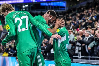 Newcastle United takımından Malick Thiaw, İngiltere 'nin Liverpool şehrindeki Hill Dickinson Stadyumu' nda oynanan Premier League maçı Everton - Newcastle United maçında 0-4 'lük galibiyetini kutluyor. 