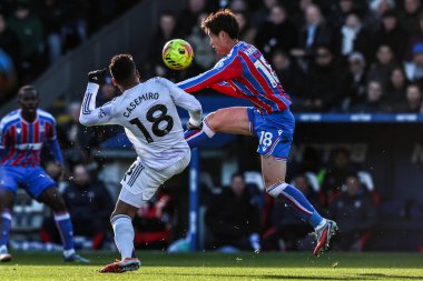 Manchester United 'dan Casemiro ve Crystal Palace' dan Daichi Kamada Premier League maçı sırasında Manchester United 'a karşı Selhurst Park, Londra, 30 Kasım 2025 
