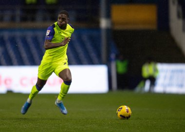 Preston North End takımından Thierry Small, 29 Kasım 2025 'te İngiltere' nin başkenti Hillsborough 'da oynanan Sheffield Wednesday-Preston North End maçında topu aldı. 
