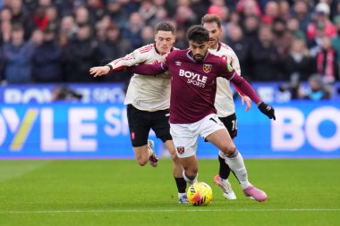 West Ham United takımından Lucas Paqueta, 30 Kasım 2025 'te Londra Stadyumu' nda oynanan Premier League maçında Liverpool oyuncularını yendi. 