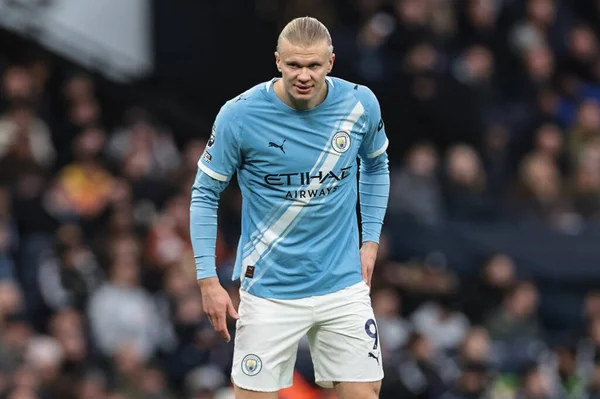 Manchester City ile Leeds United arasındaki Premier League maçı sırasında Manchester City 'den Erling Haaland 29 Kasım 2025' te Etihad Stadyumu 'nda karşılaştı. 