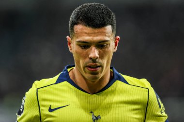 Tottenham Hotspur 'dan Pedro Porro Premier Lig maçı sırasında Newcastle United ile Tottenham Hotspur arasındaki St. James' s Park, Newcastle, 2 Aralık 2025 