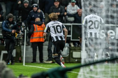 Anthony Gordon of Newcastle United celebrates his goal to make it 2-1 during the Premier League match Newcastle United vs Tottenham Hotspur at St. James's Park, Newcastle, United Kingdom, 2nd December 2025 
