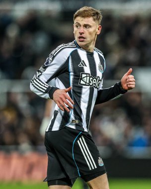 Newcastle United 'dan Harvey Barnes Premier Lig maçı sırasında Newcastle United, Tottenham Hotspur' a karşı St. James 's Park, Newcastle, 2 Aralık 2025 