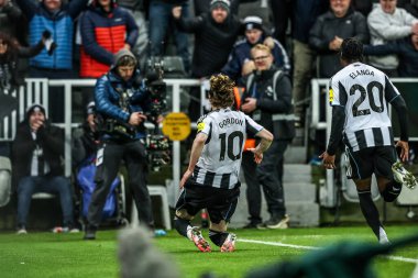 Newcastle United takımından Anthony Gordon, 2 Aralık 2025 'te St. James' s Park, Newcastle, İngiltere 'de oynanan Premier League maçında Tottenham Hotspur' a karşı 2-1 'lik galibiyet golünü kutluyor. 