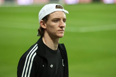 Newcastle United takımından Anthony Gordon, Premier League karşılaşması sırasında St.James 's Park, Newcastle, 2 Aralık 2025' te Tottenham Hotspur 'a karşı geldi. 