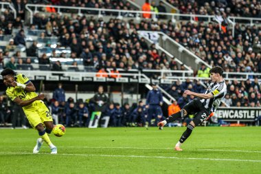 Newcastle United takımından Tino Livramento, Premier Lig maçında St.James 's Park, Newcastle, İngiltere' de oynanan Tottenham Hotspur maçında gol kaydetti. 