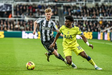 Tottenham Hotspur 'dan Mohammed Kudus, Premier League maçı Newcastle United ile Tottenham Hotspur maçında Lewis Hall of Newcastle United' ı 2 Aralık 2025 'te St. James' s Park, Newcastle 'da durdurdu. 