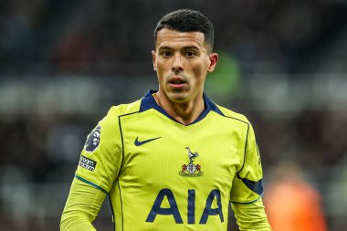 Tottenham Hotspur 'dan Pedro Porro Premier Lig maçı sırasında Newcastle United ile Tottenham Hotspur arasındaki St. James' s Park, Newcastle, 2 Aralık 2025 