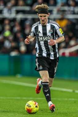 Newcastle United takımından Anthony Gordon 2 Aralık 2025 'te St. James' s Park, Newcastle, İngiltere 'de oynanan Premier League karşılaşmasında Tottenham Hotspur' a karşı oynamıştır. 