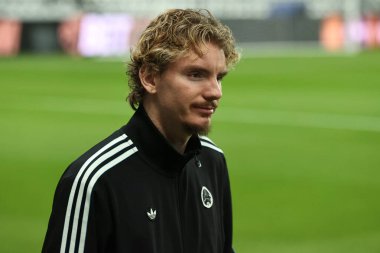 Newcastle United takımından Nick Woltemade, Premier League karşılaşması sırasında St.James 's Park, Newcastle, 2 Aralık 2025' te Tottenham Hotspur 'a karşı geldi. 