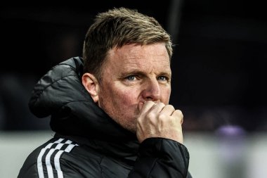Newcastle United Premier Lig maçında Eddie Howe teknik direktörü Newcastle United ile Tottenham Hotspur arasında 2 Aralık 2025 'te St. James' s Park, Newcastle 'da oynanan karşılaşma sırasında 