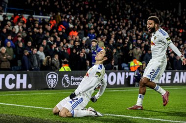 Leeds United takımından Ao Tanaka, İngiltere 'nin Leeds şehrinde 3 Aralık 2025' te oynanan Premier League maçında Chelsea 'ye karşı Leeds United maçında 2-0' lık galibiyetini kutluyor. 