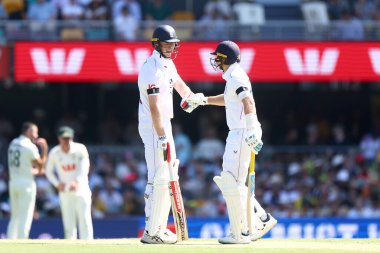 İngiltere 'den Zak Crawley ve İngiltere' den Joe Root, 4 Aralık 2025 'te İngiltere' nin Gabba, Brisbane Cricket Ground, Brisbane, Birleşik Krallık 'ta oynanan 2. 
