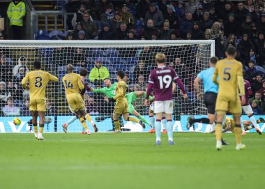 Crystal Palace 'dan Daniel Munoz Premier Lig maçında 0-1 berabere kaldı Burnley, Burnley' deki Kristal Saray maçında 3 Aralık 2025 