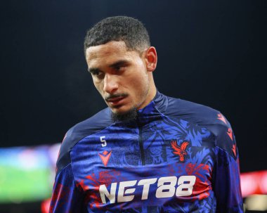 Kristal Saray 'dan Maxence Lacroix Premier Lig maçında ısınma turunda Burnley, Burnley' e karşı Turf Moor, İngiltere, 3 Aralık 2025 