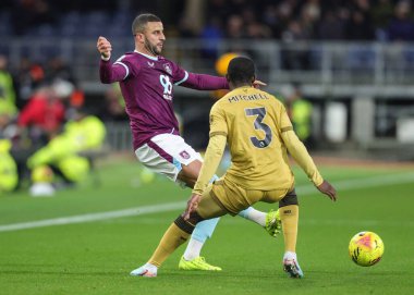 Burnley 'den Kyle Walker Premier Lig maçında pas veriyor Burnley, Burnley, Burnley, İngiltere' de Crystal Palace 'a karşı, 3 Aralık 2025 