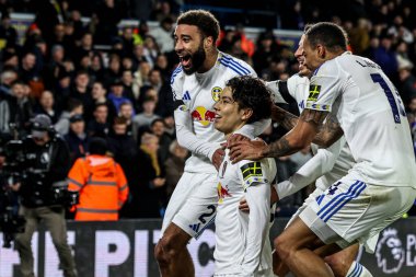 Leeds United takımından Ao Tanaka, İngiltere 'nin Leeds şehrinde 3 Aralık 2025' te oynanan Premier League maçında Chelsea 'ye karşı Leeds United maçında 2-0' lık galibiyetini kutluyor. 