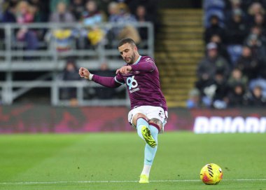 Burnley 'den Kyle Walker Premier Lig maçında pas veriyor Burnley, Burnley, Burnley, İngiltere' de Crystal Palace 'a karşı, 3 Aralık 2025 
