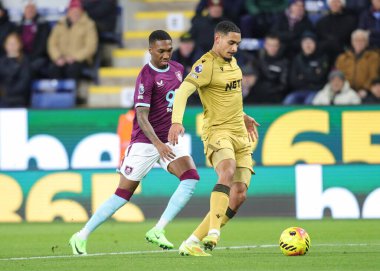 Kristal Saray 'dan Maxence Lacroix Premier Lig maçı sırasında Burnley, Burnley' e karşı Turf Moor, Burnley, İngiltere, 3 Aralık 2025 