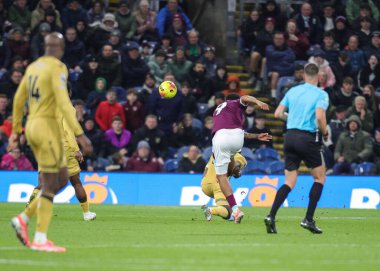 Lyle Foster of Burnley shoots on goal during the Premier League match Burnley vs Crystal Palace at Turf Moor, Burnley, United Kingdom, 3rd December 2025 