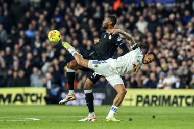Chelsea 'den Dario Essugo ve Leeds United takımından Ethan Ampadu Premier Lig karşılaşmasında Leeds United Chelsea' ye karşı Elland Road, Leeds, İngiltere, 3 Aralık 2025 'te oynadılar. 