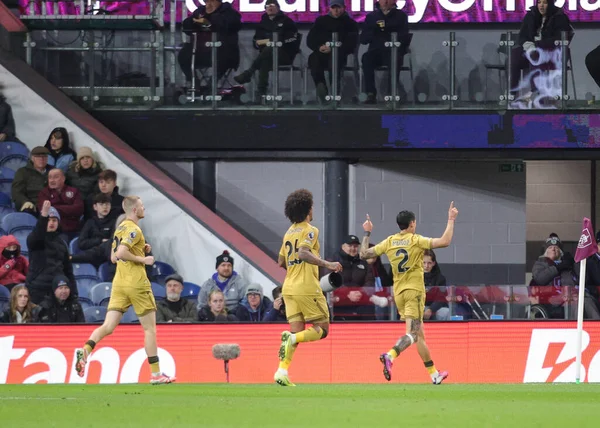 Kristal Saray 'dan Daniel Munoz, Premier Lig maçı Burnley' nin 3 Aralık 2025 'te Burnley, Burnley' deki Crystal Palace maçında 0-1 kazanma hedefini kutluyor. 