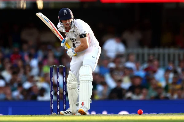 İngiltere 'den Harry Brook, Avustralya' nın The Gabba, Brisbane Ground, Brisbane, Avustralya 'da 4 Aralık 2025' te oynanan 2. 