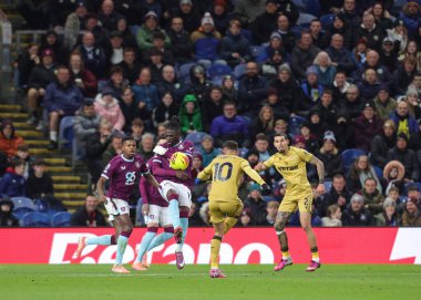 Kristal Saray 'dan Yeremi Pino, Premier Lig maçı sırasında Burnley, Burnley' deki Kristal Saray 'a karşı 3 Aralık 2025' te kalede şut çekti. 