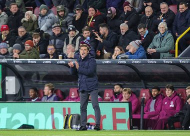 Burnley Premier Lig maçında Scott Parker teknik direktörü Burnley, Burnley 'e karşı Turf Moor, Burnley, İngiltere, 3 Aralık 2025 