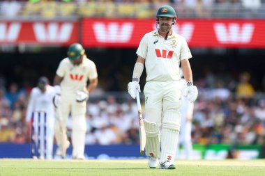 Avustralya 'nın Travis Başkanı, Avustralya' nın Gabba, Brisbane Cricket Ground, Brisbane, Avustralya, 5 Aralık 2025 'te İngiltere' ye açtığı NRMA Sigorta Külleri 2. Test Günü 'nde vuruş yaptı. 