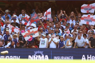 Kaçık Ordu, Avustralya 'nın Gabba, Brisbane Cricket Ground, Brisbane, Avustralya, 5 Aralık 2025' te İngiltere 'ye karşı ikinci test gününde görülür. 