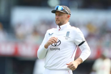 İngiltere 'den Joe Root, İngiltere ile Gabba, Brisbane Cricket Ground, Brisbane, Avustralya' da 5 Aralık 2025 'te oynanan 2. 