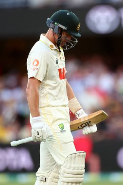 Avustralyalı Marnus Labuschagne, 5 Aralık 2025 'te Avustralya' nın Gabba, Brisbane Ground, Brisbane, Avustralya 'da İngiltere' ye karşı ikinci test gününde görevden alınmıştır. 