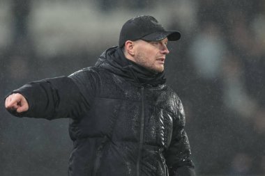 Middlesbrough teknik direktörü Kim Hellberg, 5 Aralık 2025 'te MKM Stadyumu' nda oynanan Hull City-Middlesbrough maçında teknik alanda tepki gösterdi. 