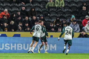 Middlesbrough 'dan Alex Gilbert, 5 Aralık 2025' te MKM Stadyumu 'nda oynanan Hull City ve Middlesbrough arasındaki Sky Bet Şampiyonası maçında 0-2' lik galibiyetini kutluyor.  