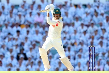 Avustralyalı Mitchell Starc, 6 Aralık 2025 'te Avustralya' nın The Gabba, Brisbane Cricket Ground, Brisbane, Avustralya 'da NRMA Sigorta Külleri Serisi Avustralya' ya karşı yapılan ikinci testin 3. gününde vuruş yaptı. 