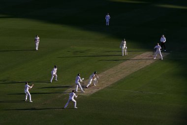 NRMA Sigorta Külleri Serisi Avustralya 'nın Gabba, Brisbane Cricket Ground, Brisbane, Avustralya' da 6 Aralık 2025 'te İngiltere' ye karşı açtığı ikinci testin üçüncü gününde Gabba 'nın genel bir görüntüsü. 