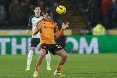 Hull City 'den Regan Slater, 5 Aralık 2025' te Hull City, Hull Stadyumu 'nda Hull City ile Middlesbrough arasındaki Sky Bet Şampiyonası maçında topa önderlik ediyor. 