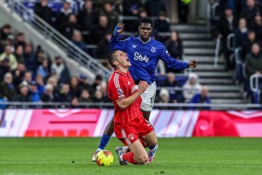 Nottingham Ormanı 'ndan Nikola Milenkoviç, Premier Lig maçında Everton - Nottingham Ormanı maçı sırasında İngiltere' nin Liverpool kenti Liverpool 'daki Hill Dickinson Stadyumu' nda Thierno Barry tarafından faul yaptı. 
