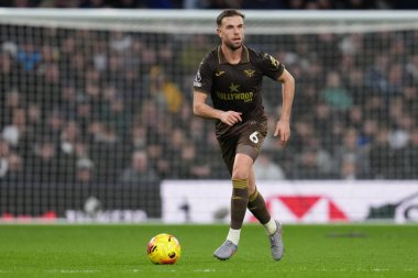 Brentford 'dan Jordan Henderson Premier Lig maçında Tottenham Hotspur, Brentford' a karşı Tottenham Hotspur Stadyumu, Londra, 6 Aralık 2025 